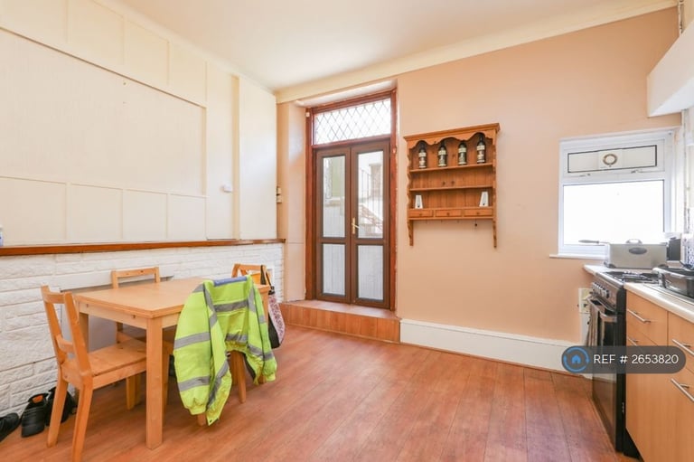 1 bedroom flat in Merthyr Road, Pontypridd, CF37 (1 bed) (#2653820)