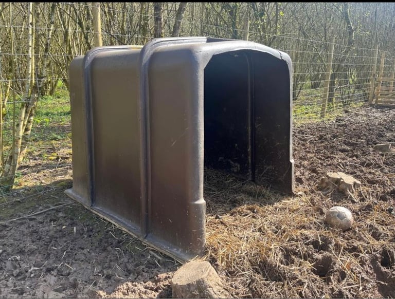 Calf hutch field shelter 