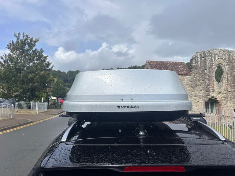 Exodus roof box 470L with key and clamps £210