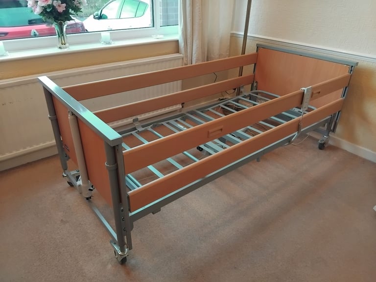 Invacare Medley Ergo Profiling electric hospital bed, With Mattress