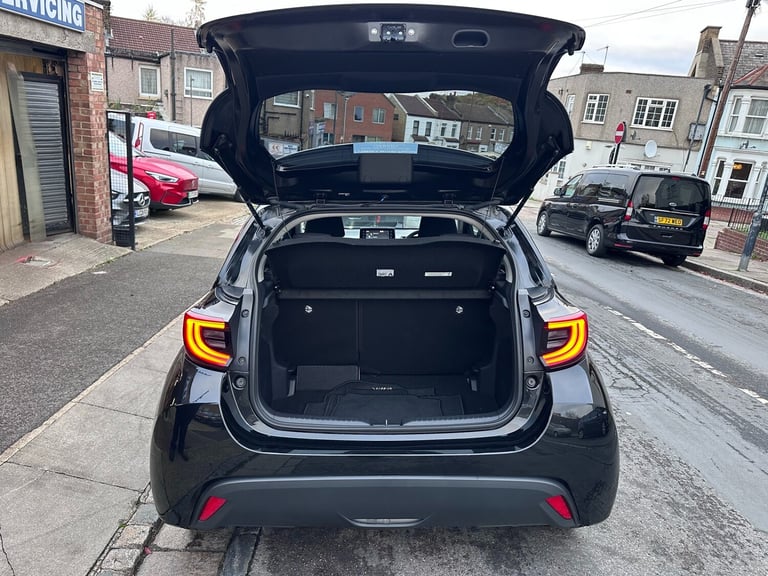 2022 Toyota Yaris 1.5 Hybrid Design 5dr CVT HATCHBACK Petrol/Electric Hybrid Automatic