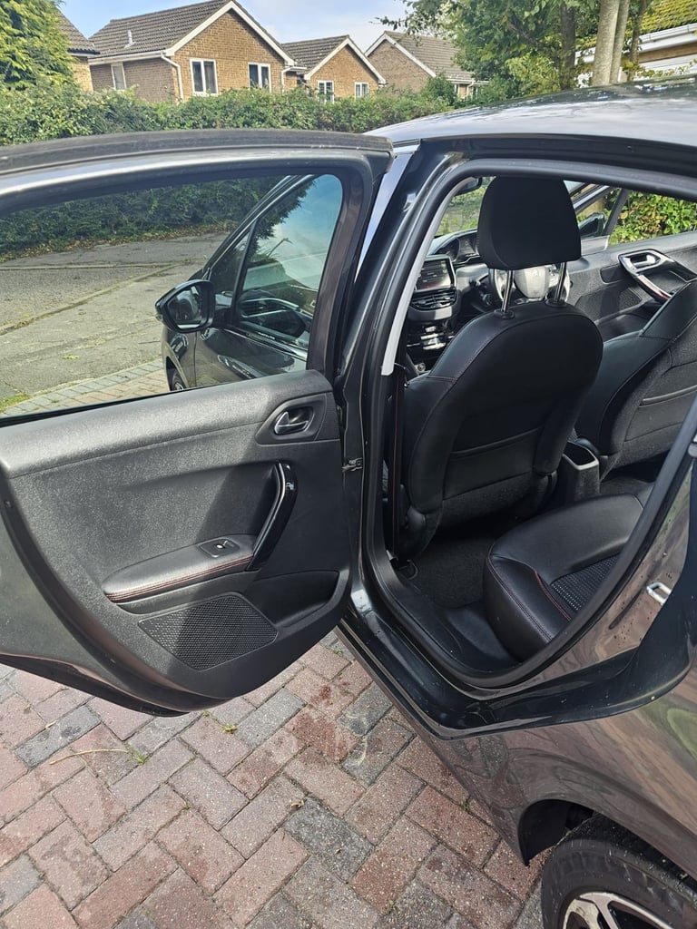Peugeot, 208, Hatchback, 2015, Manual, 1199 (cc), 5 doors