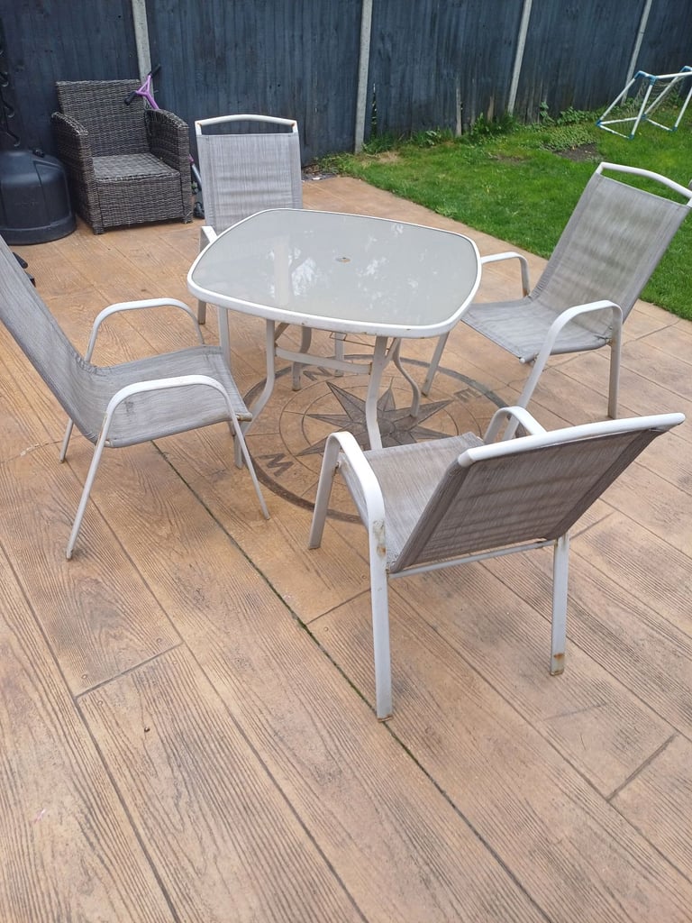 Garden table with 4 chairs 