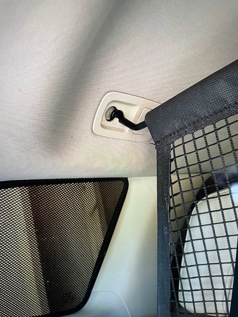 Car dog guard for Volvo XC90