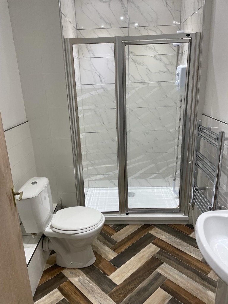 NO DEPOSIT -  HMO Central Barony Street. 3 double bedroomed HMO. from 1st June