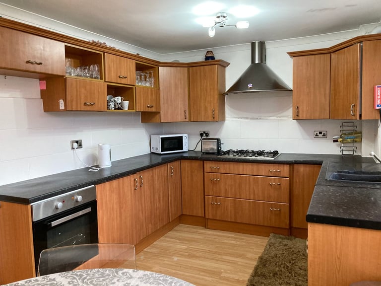 Double room available Monday to Friday only 
