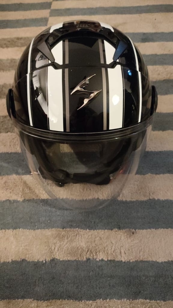 NEW SCORPION EXO-CITY BLACK AND WHITE HELMET SIZE L