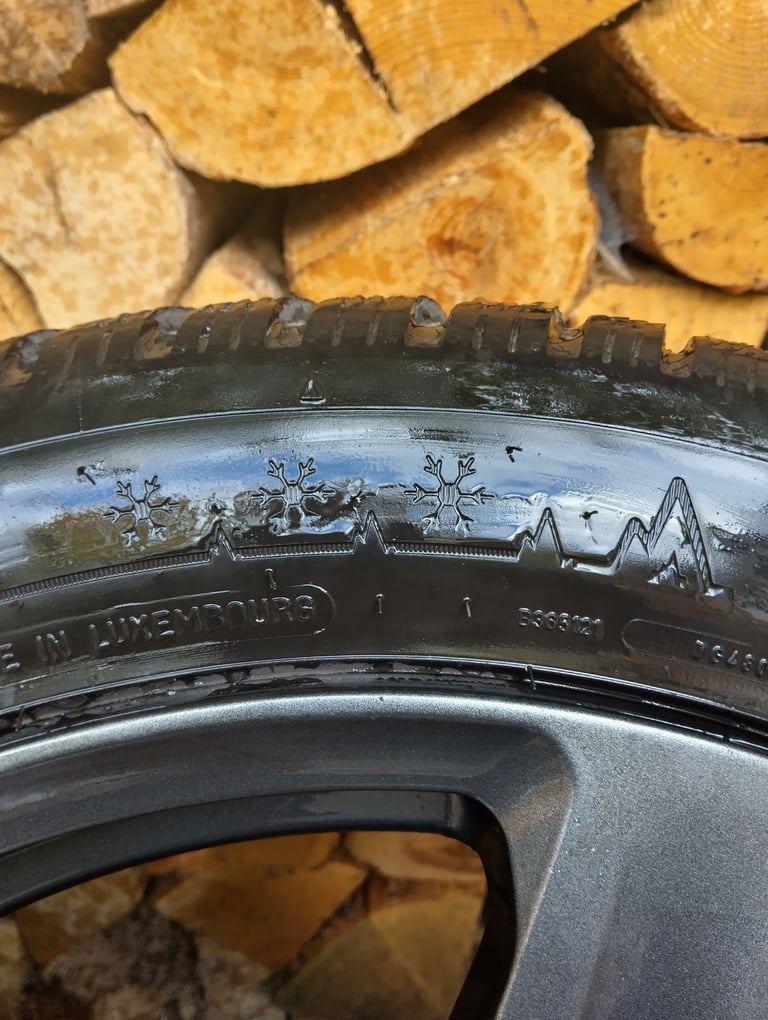 18' Calibre Gunmetal Grey Alloys with Dunlop Winter Sports 255/45r18 winter tyres 