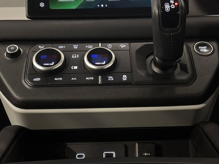 2023 Land Rover Defender 3.0 D250 MHEV SE Hard Top SUV 5dr Diesel Auto 4WD MWB Euro 6 (s/s) (250 ...