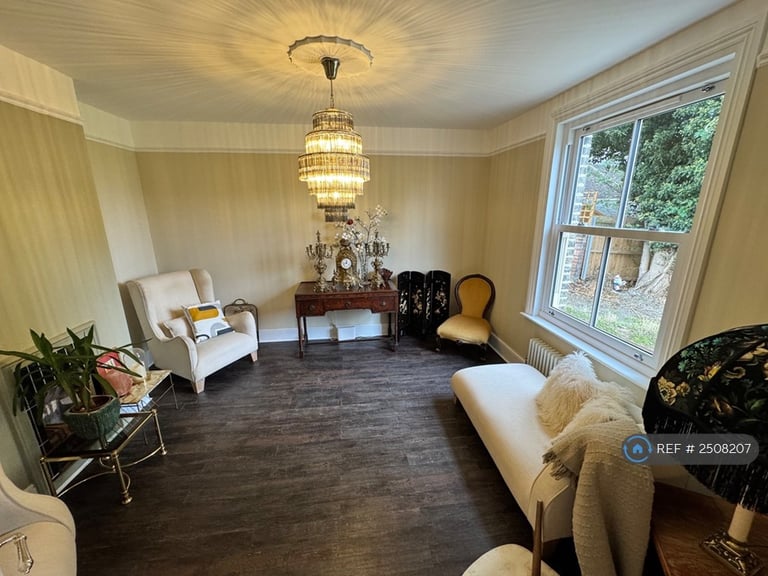 6 bedroom house in Upper Chapel Street, Halstead, CO9 (6 bed) (#2508207)