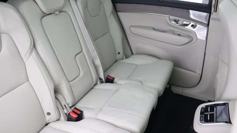 2025 Volvo XC90 T8 PHEV AWD Ultra, Dark, 7 Seats (Sunroof, Pilot Assist, Bowers &amp; Wilkins) ES...