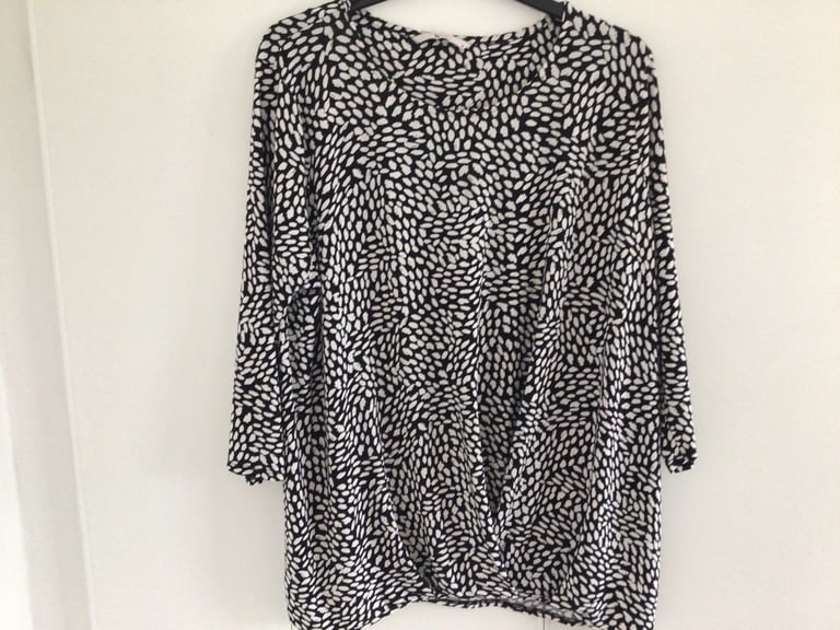 image for  T.U  Blouse Size 16 🌹 Pleated Bottom  Please see Photo for best description