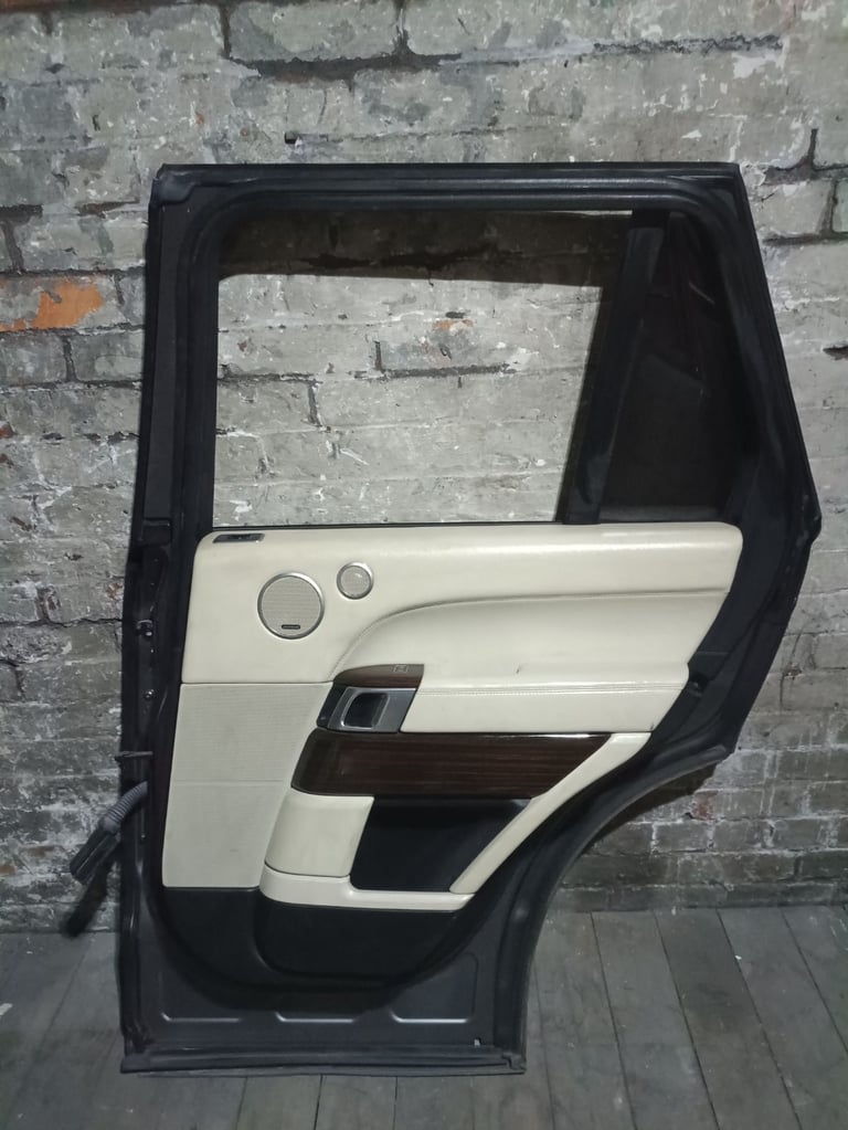 Range Rover Evoque SDV8 2017 Rear Right Door Complete– Trim, Switches, Interior Panel