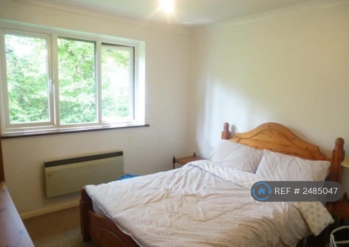 2 bedroom flat in Nursery Gardens, Chandler's Ford, Eastleigh, SO53 (2 bed) (#2485047)