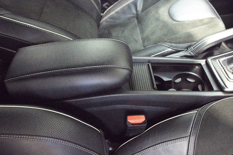 2017 Volvo V40 2.0 T2 R-Design Nav Plus Euro 6 (s/s) 5dr HATCHBACK Petrol Manual