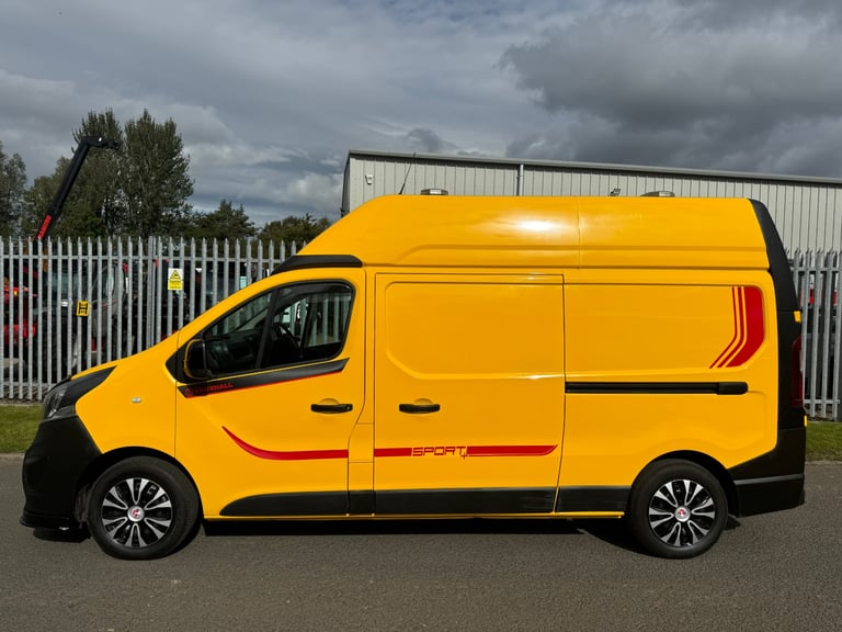 Show stopper 18 Vauxhall vivaro sport type LWB High Roof ideal camper thousand pounds of extras 