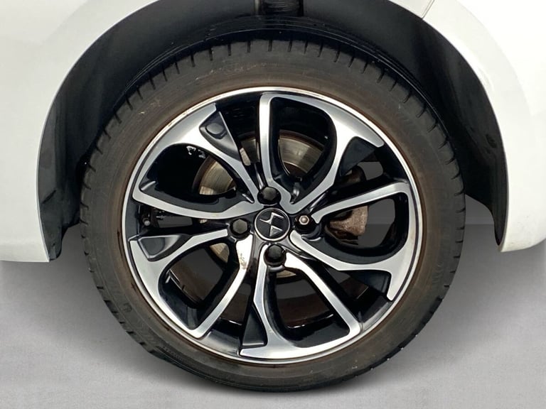 2017 DS Automobiles Ds4 Prestige Puretech S/s 4 Puretech Prestige S/S Hatchback PETROL Manual