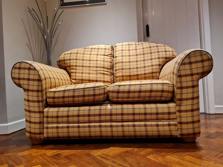 DELIVERY INCLUDED VGC JOHN LEWIS 2 seater classic style patterned fabric sofa 