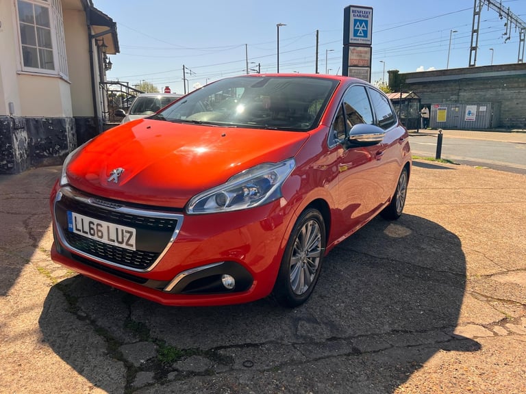 2016 Peugeot 208 1.2 PureTech Allure Euro 6 5dr HATCHBACK Petrol Manual