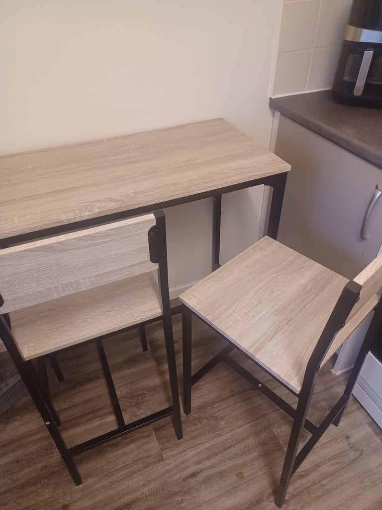 image for Breakfast bar and 2 stools