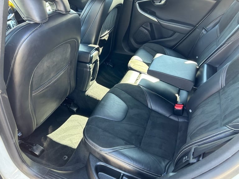 2015 Volvo V40 1.6 T2 R-Design Hatchback 5dr Petrol Manual Euro 5 (s/s) (120 ps) Hatchback Petrol...