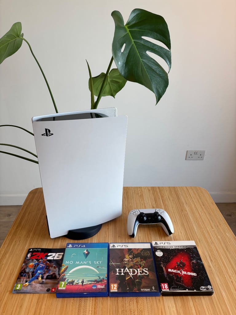 🎮 PlayStation 5 (Disc Edition) + 4 Games