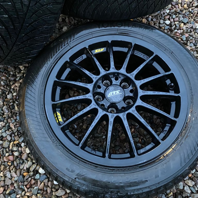 Set of 4 alloy wheels and winter tyres 