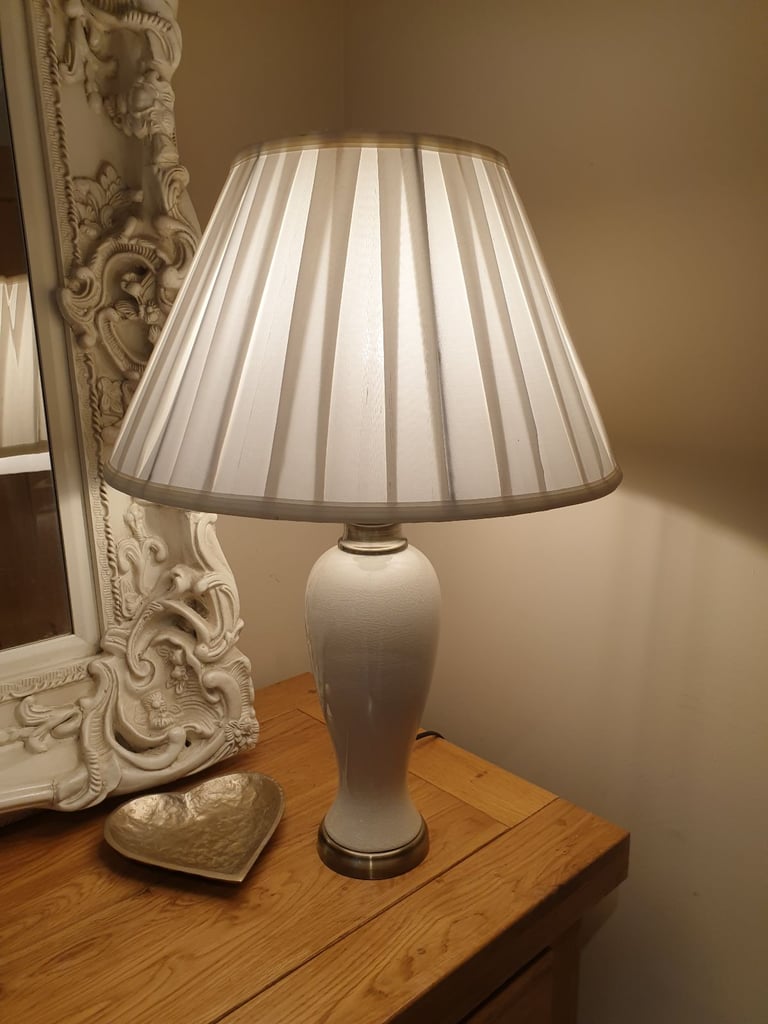 Cream crackle glazed lamp
