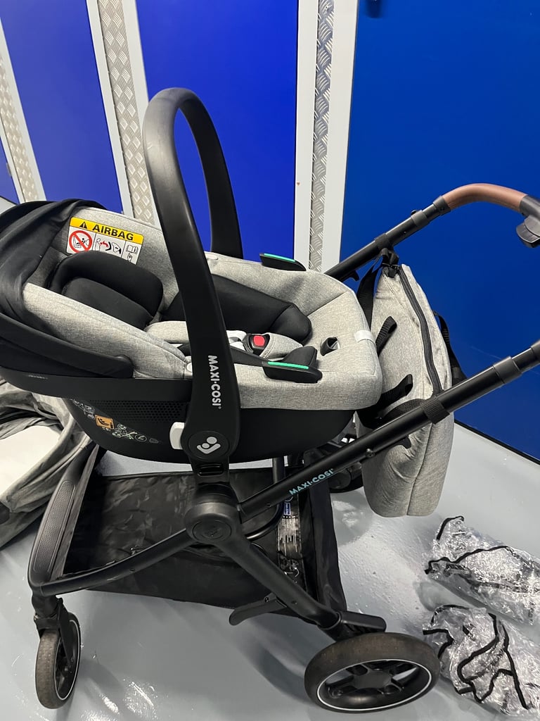 Maxi cosi travel system pram pushchair car seat 