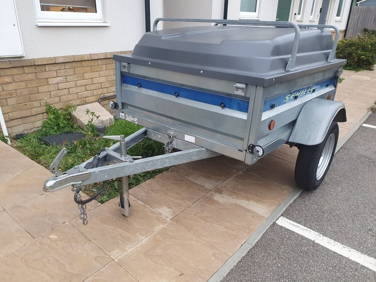 Lider Seville trailer with lockable hard top and load bars 