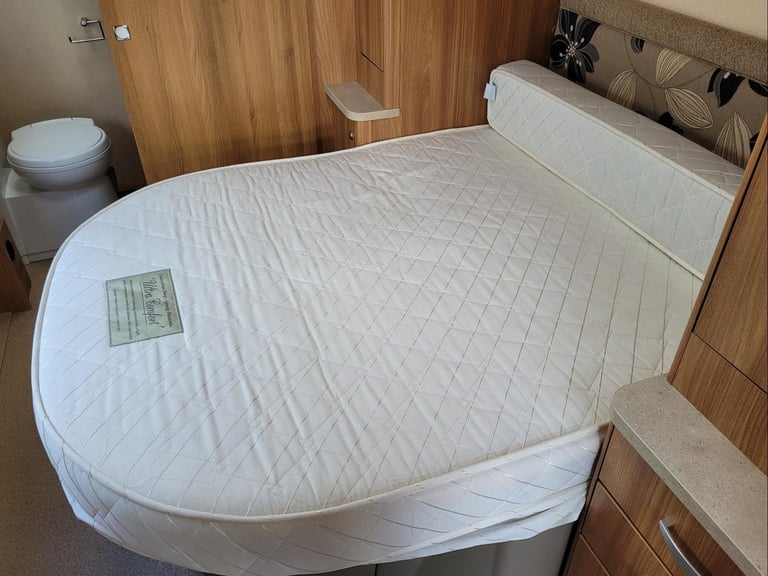 Swift Challenger Sport 584 2013 Single Axle 4 Berth - Motor Mover, Island Bed