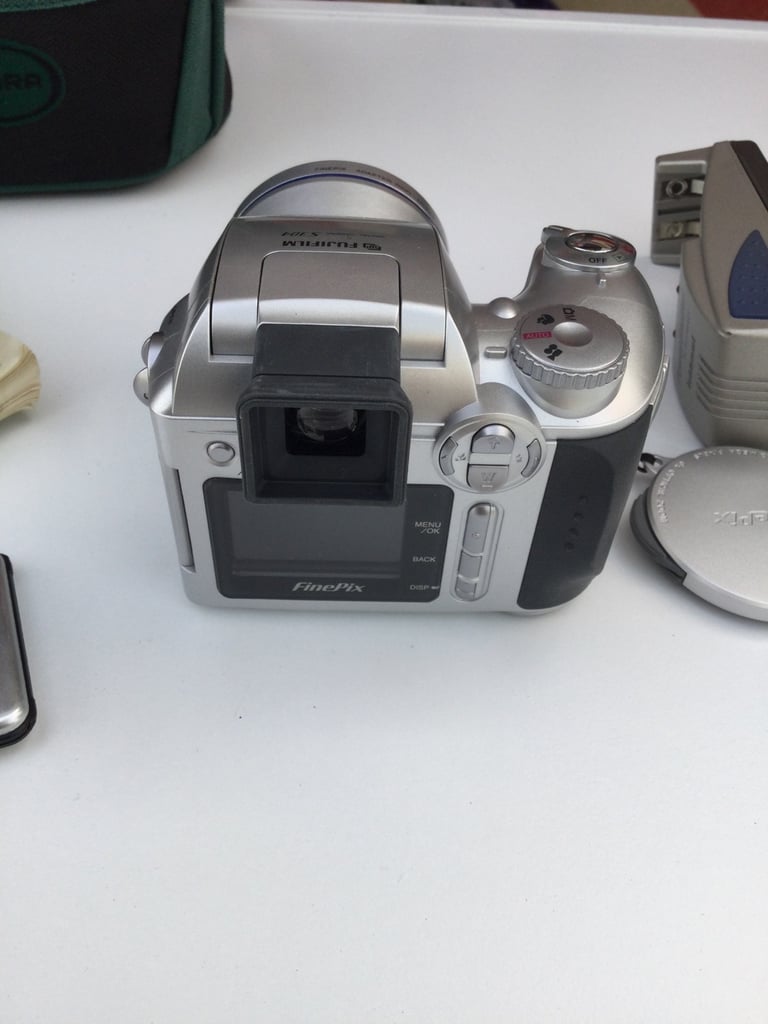 Fujifilm digital camera S304