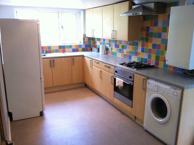 AVAILABLE NOW!! .. 1BEDROOM FLAT IN GRAVESEND - DA12 1EY FOR JUST £1050pcm (NEWLY REFURBISHED)