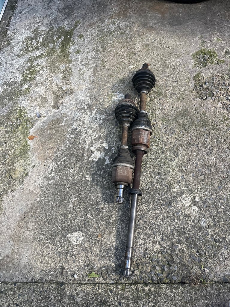 image for Freelander 2 2014 manual ns and os front drive shafts 