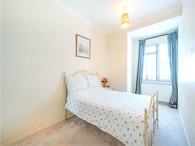 🏠 Cozy room in Canning Town available