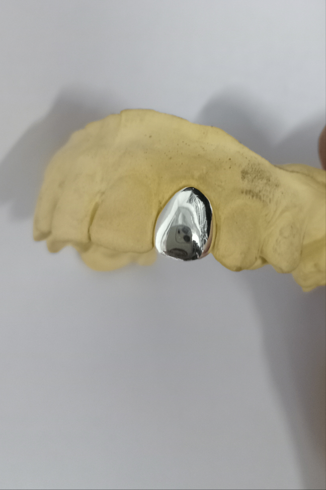 Custom made solod cap single tooth grillz