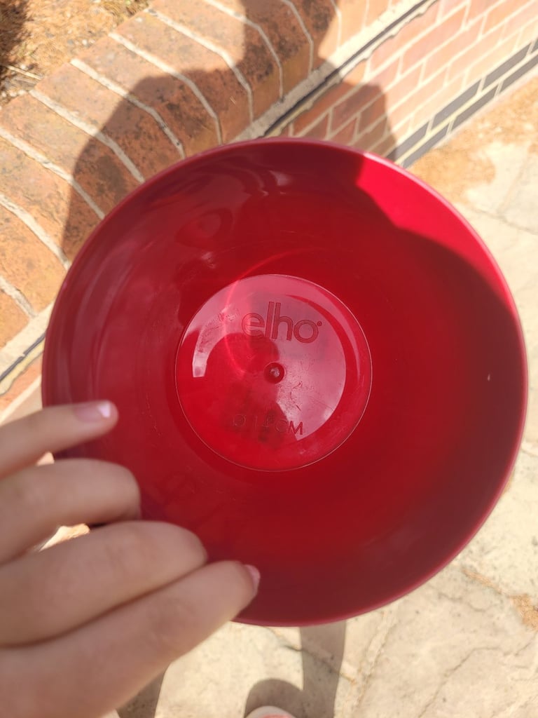 5 mid-sized red pots in good condition