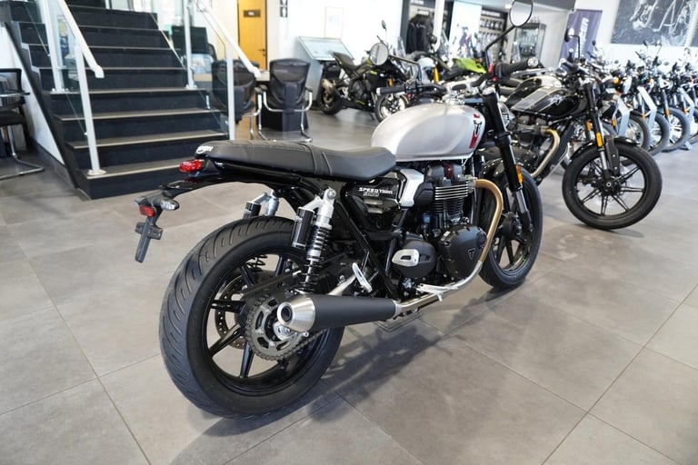 Triumph Speed Twin 900, 2025, Aluminium Silver IN STOCK NOW