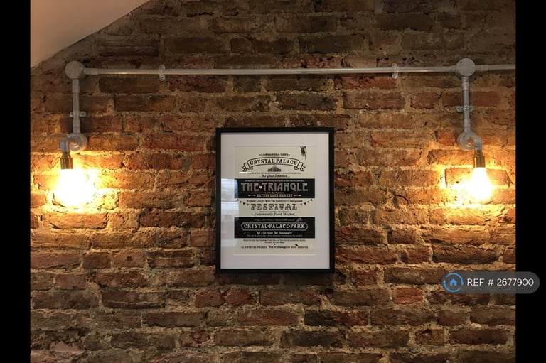 1 bedroom flat in Whitworth Road, London, SE25 (1 bed) (#2677900)