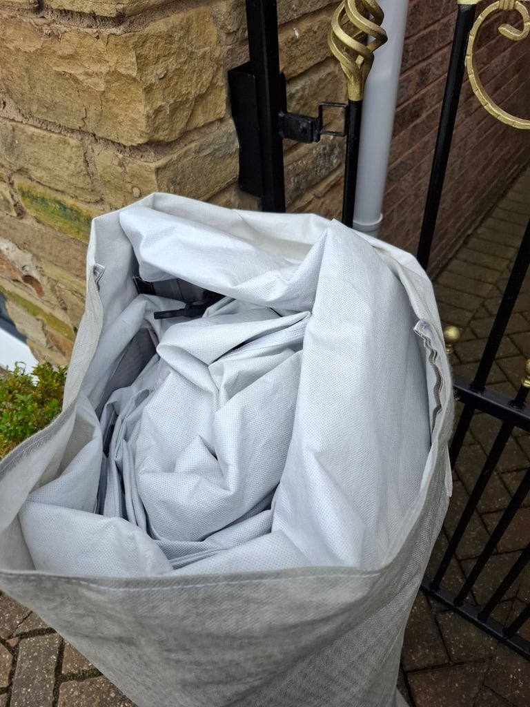 Specialised covers caravan cover.