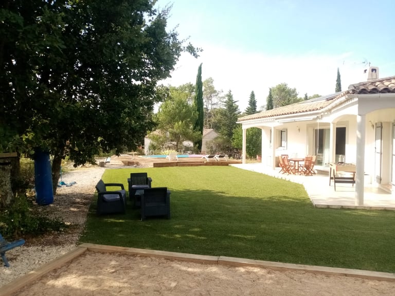 Rent Villa in the heart of Provence - 3 beds