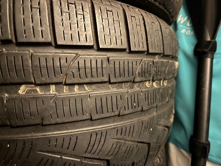 Winter tyres 245/45/17 x 5 