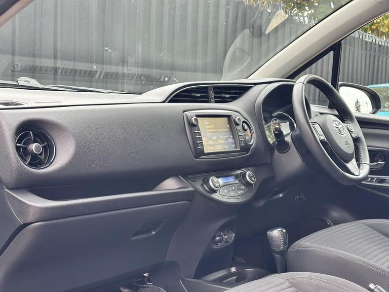 2018 Toyota Yaris 1.5 Hybrid Design 5dr CVT HATCHBACK PETROL/ELECTRIC Automatic