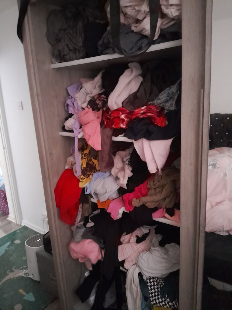 Large sliding door wardrobe 