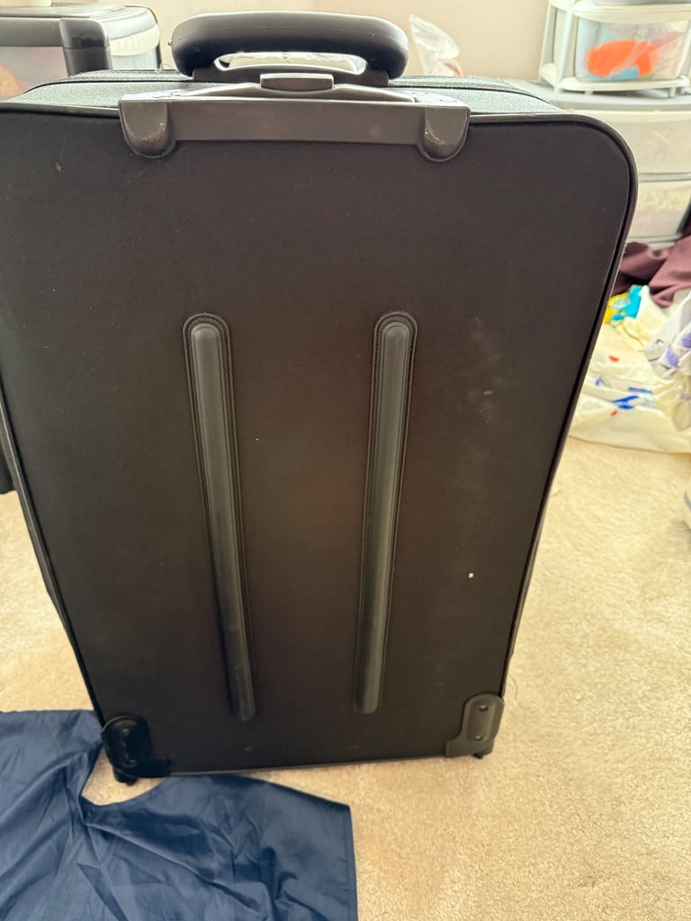  Extra large suitcase  2 wheels used