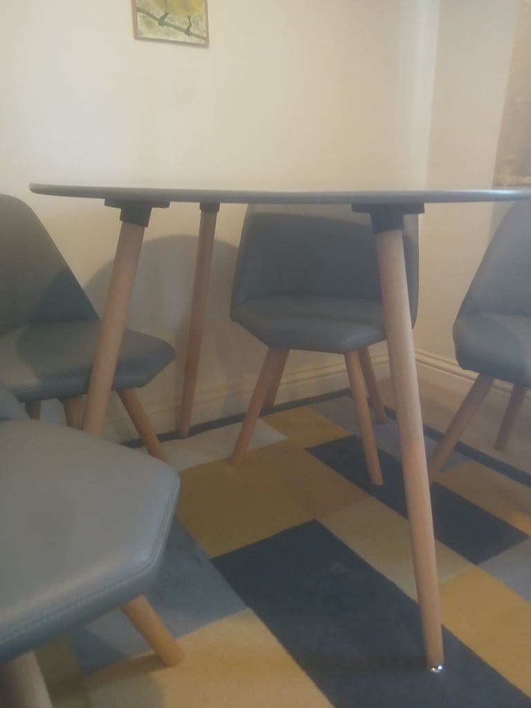 image for dinning table and chairs