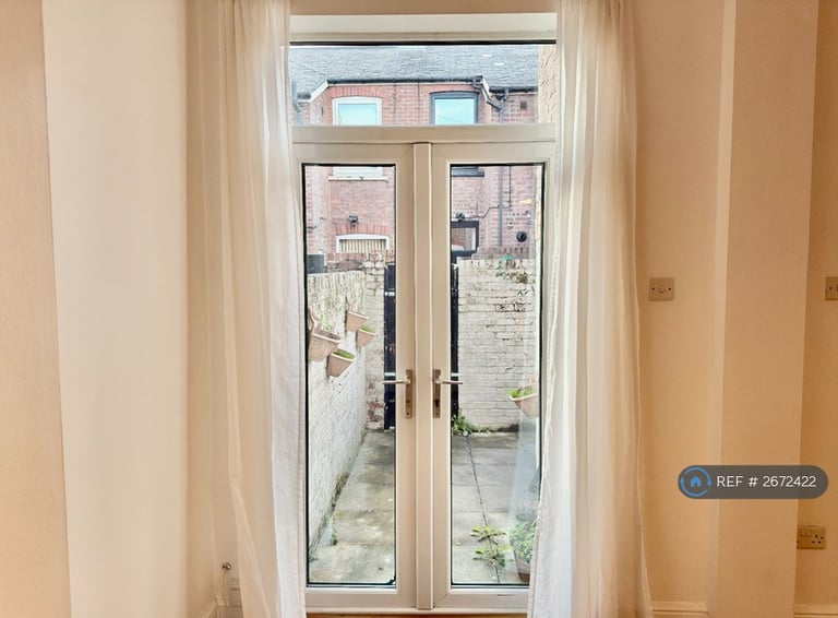 2 bedroom house in Jones Street, Salford, M6 (2 bed) (#2672422)