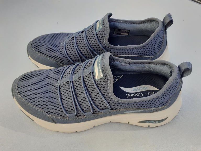 image for WOMENS SKECHERS ARCH FIT LUCKY THOUGHTS IN NAVY BLUE, UK SIZE 6.5. GOOD CONDITION, HARDY WORN