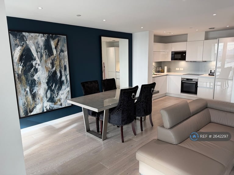 2 bedroom flat in City North East Tower, London, N4 (2 bed) (#2642297)