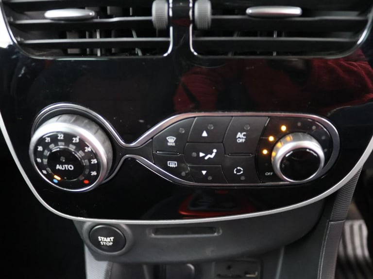 2015 Renault Clio 1.6 TCe Renaultsport Lux Hatchback 5dr Petrol EDC Euro 5 (200 ps) Hatchback Pet...